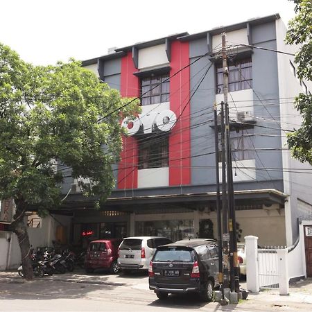 Oyo 173 Asoka Hotel Bandung Bagian luar foto