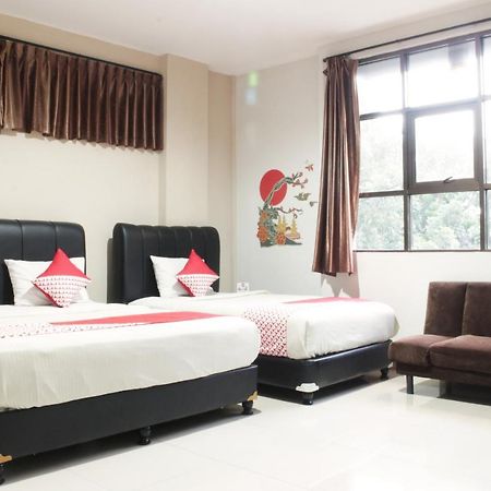 Oyo 173 Asoka Hotel Bandung Bagian luar foto