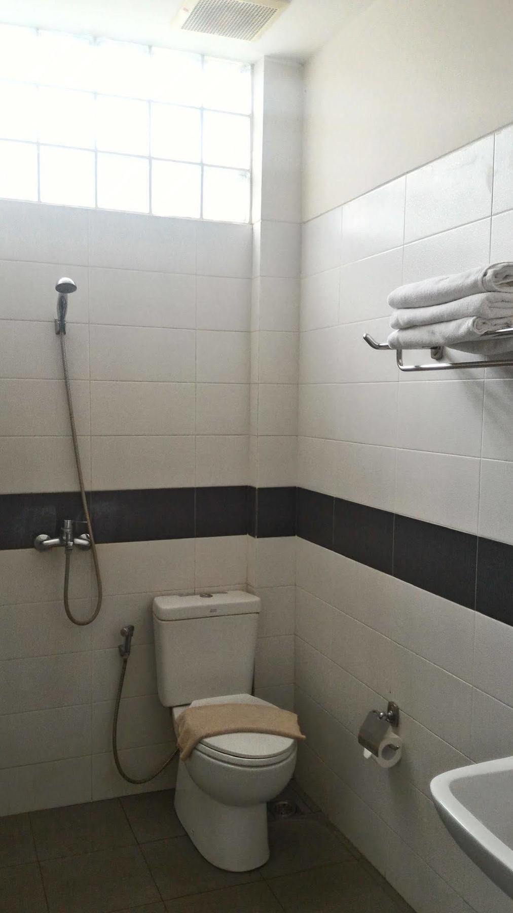 Oyo 173 Asoka Hotel Bandung Bagian luar foto