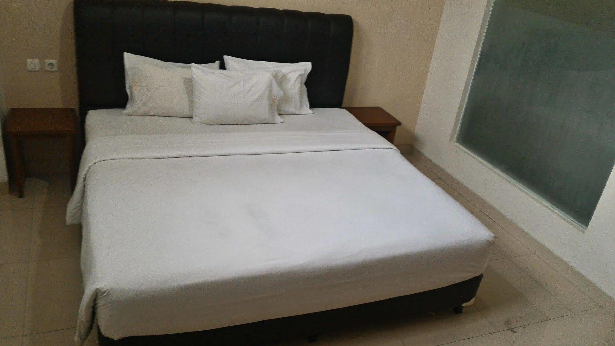 Oyo 173 Asoka Hotel Bandung Bagian luar foto
