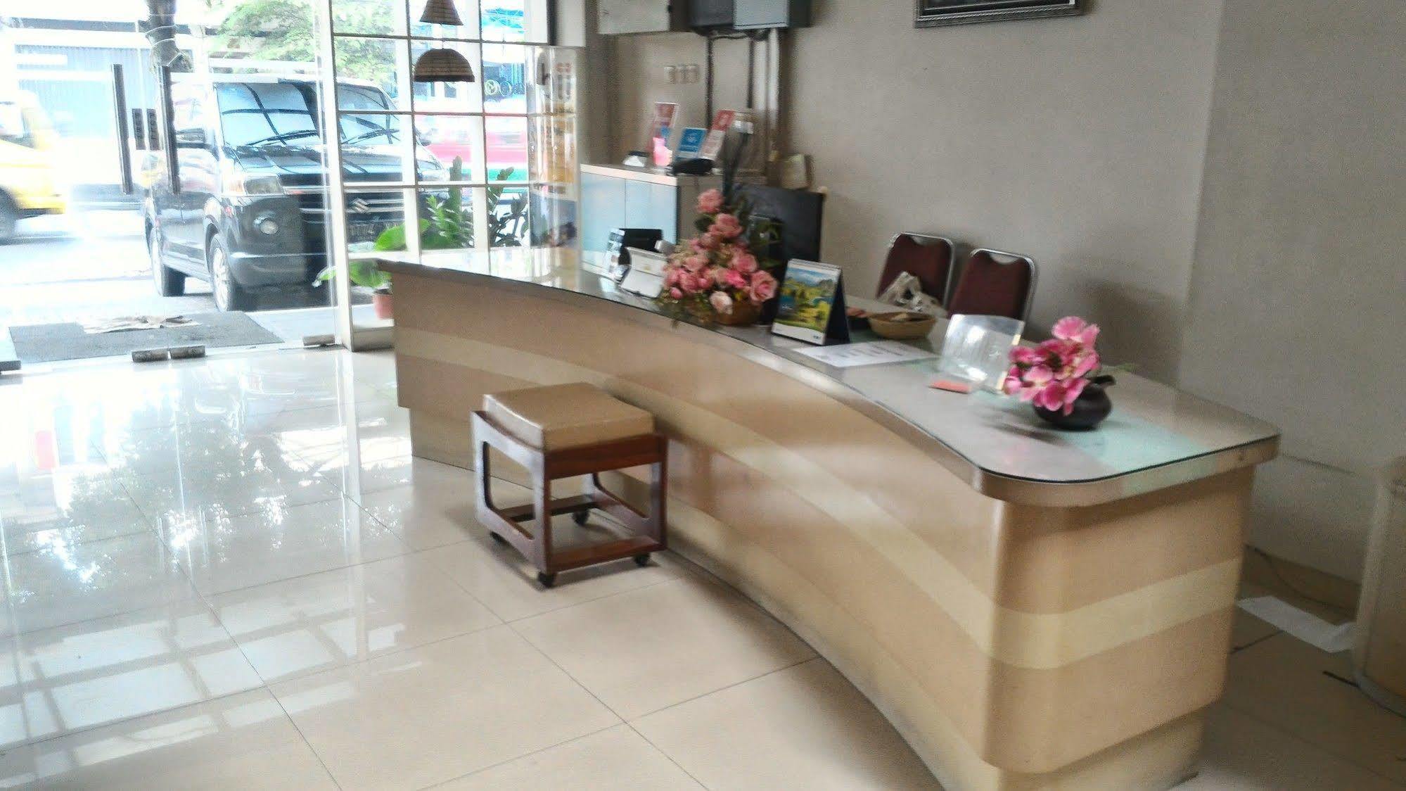 Oyo 173 Asoka Hotel Bandung Bagian luar foto