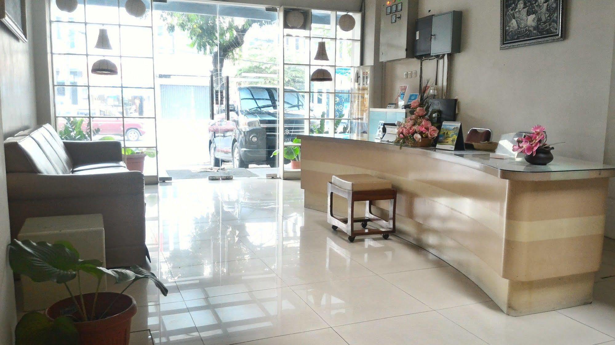 Oyo 173 Asoka Hotel Bandung Bagian luar foto