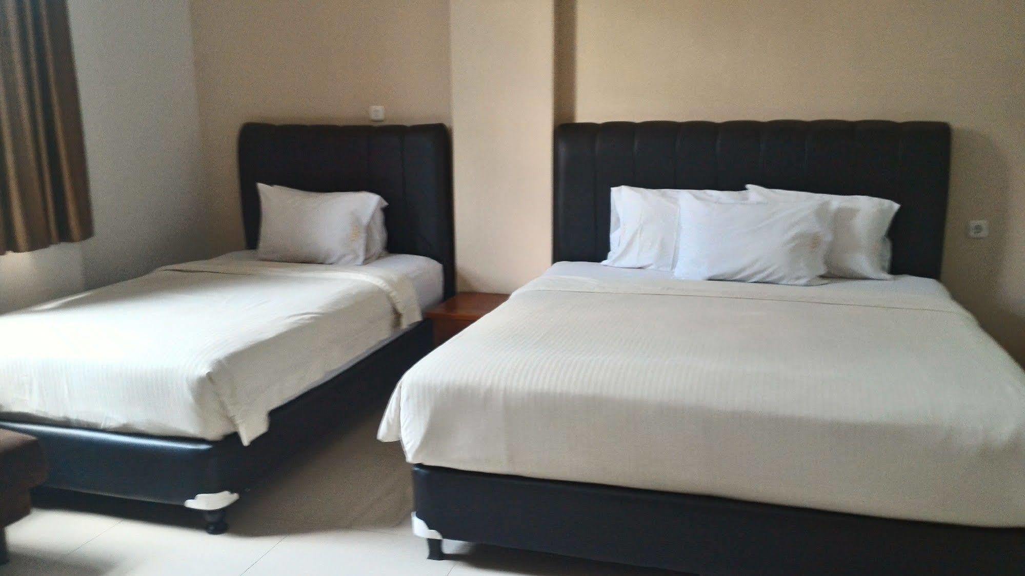 Oyo 173 Asoka Hotel Bandung Bagian luar foto
