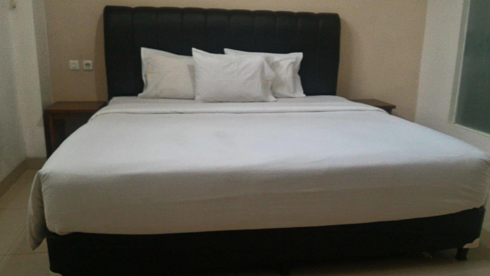 Oyo 173 Asoka Hotel Bandung Bagian luar foto