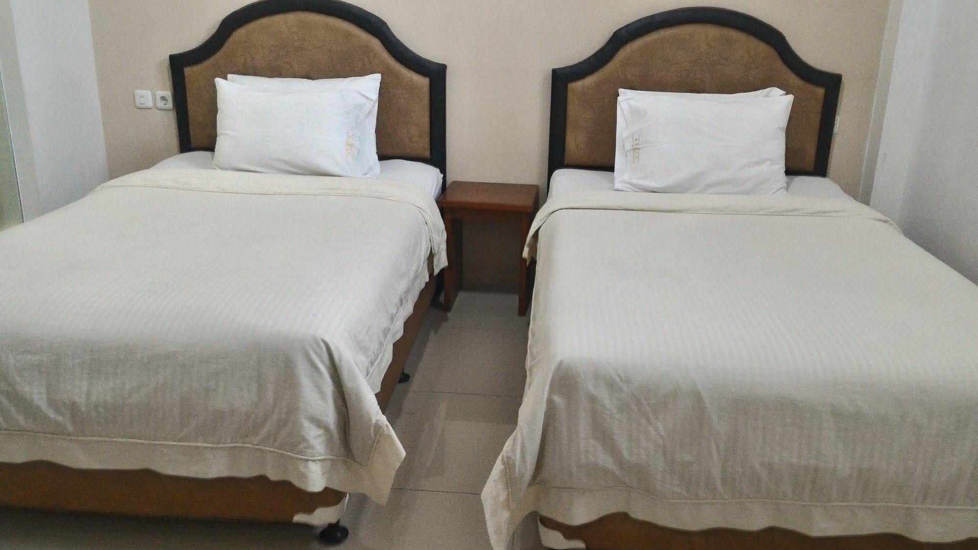 Oyo 173 Asoka Hotel Bandung Bagian luar foto