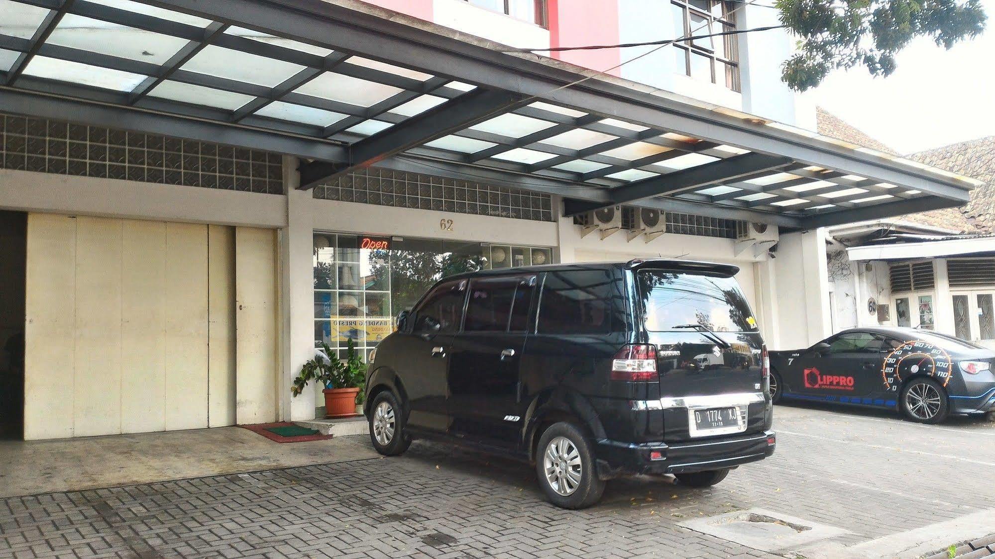 Oyo 173 Asoka Hotel Bandung Bagian luar foto
