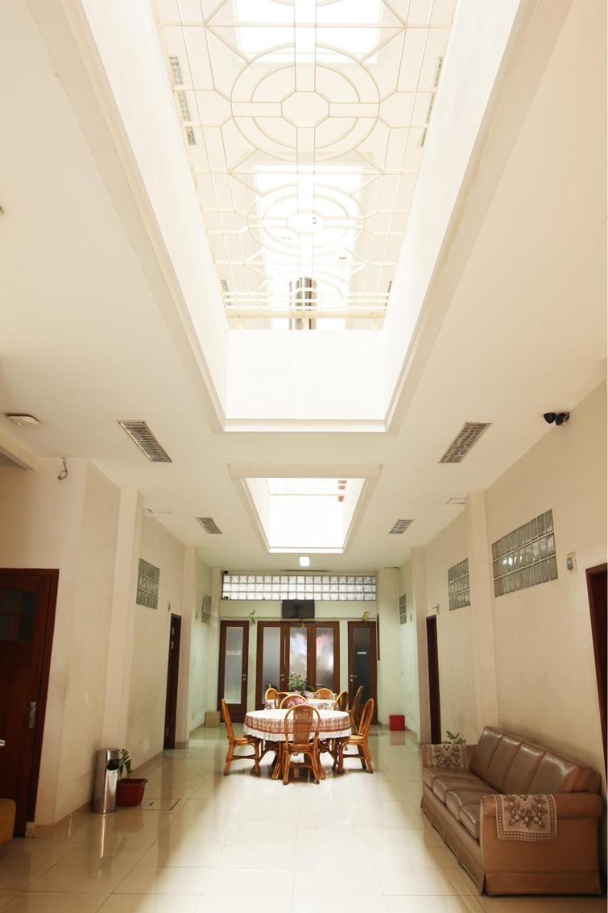 Oyo 173 Asoka Hotel Bandung Bagian luar foto