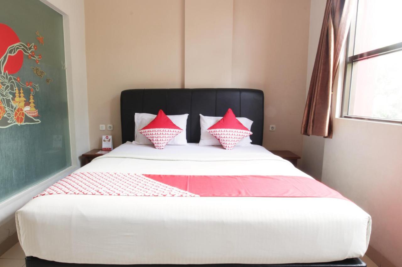 Oyo 173 Asoka Hotel Bandung Bagian luar foto