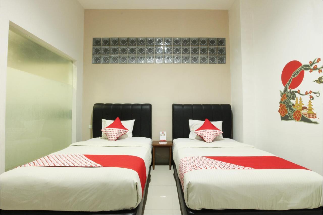 Oyo 173 Asoka Hotel Bandung Bagian luar foto