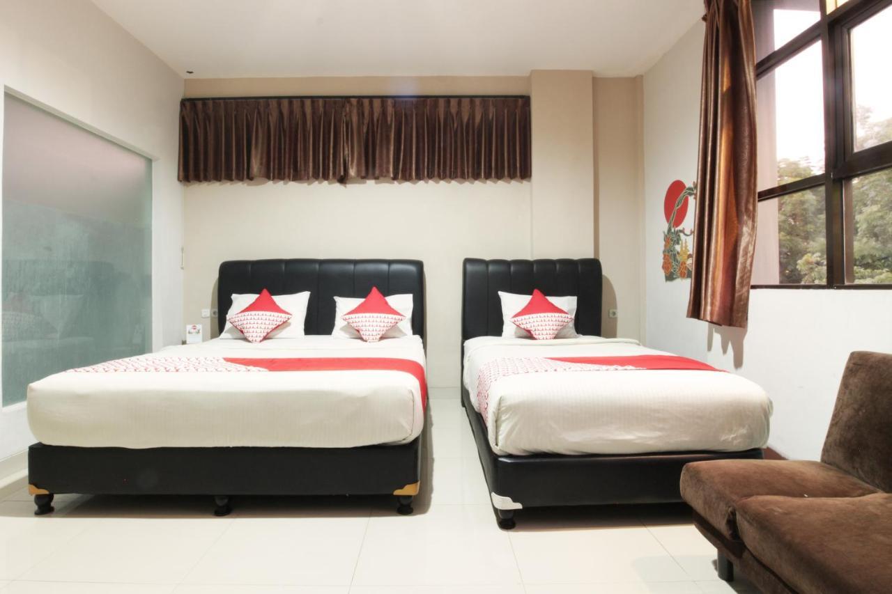 Oyo 173 Asoka Hotel Bandung Bagian luar foto