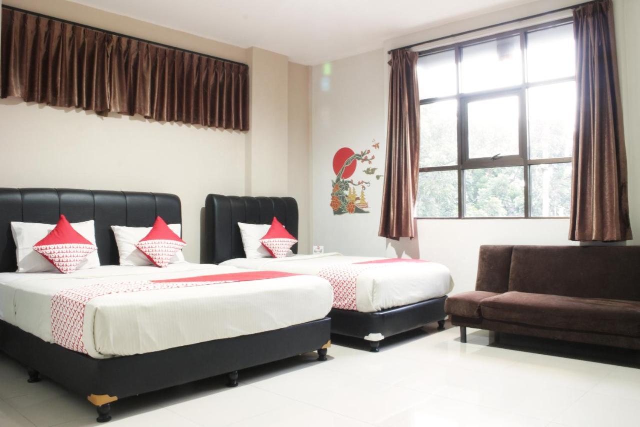 Oyo 173 Asoka Hotel Bandung Bagian luar foto