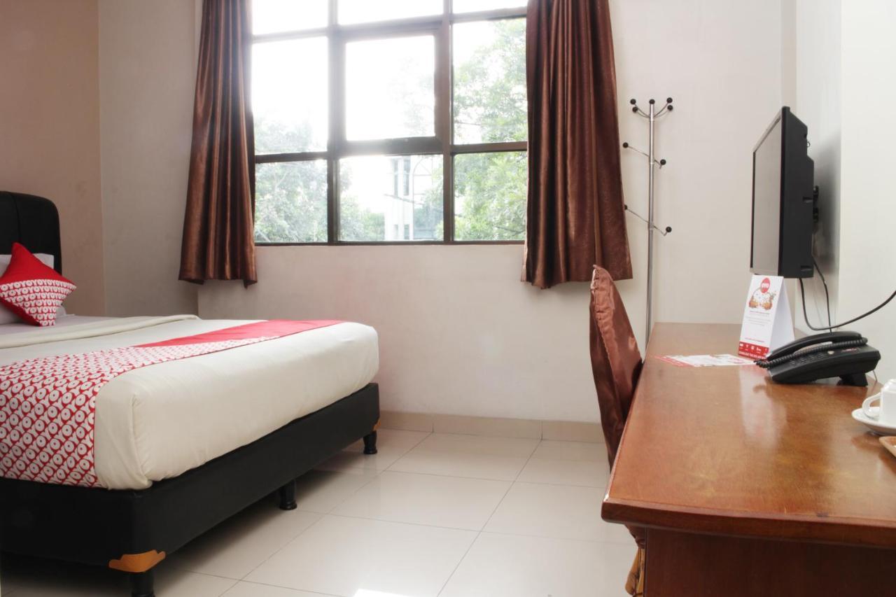 Oyo 173 Asoka Hotel Bandung Bagian luar foto